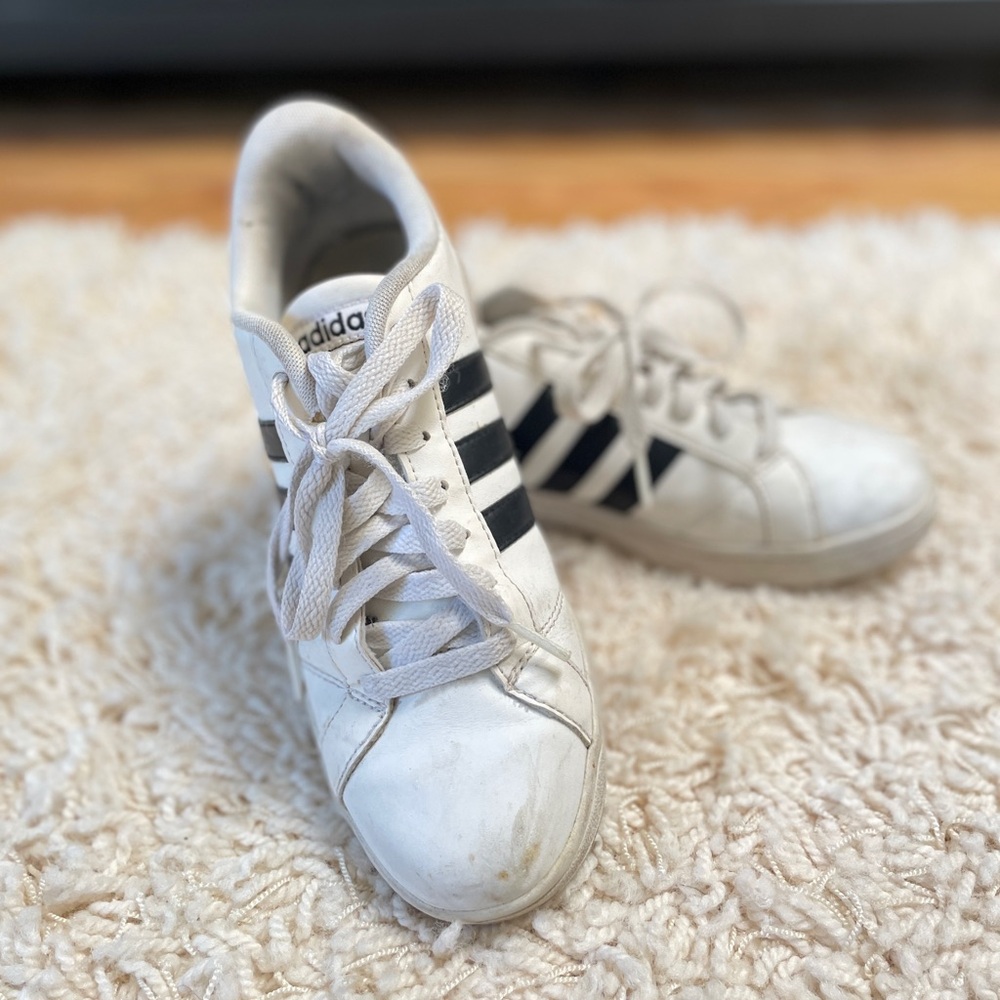 Adidas Classic White Sneakers with Black Stripes - Picture 1 of 9